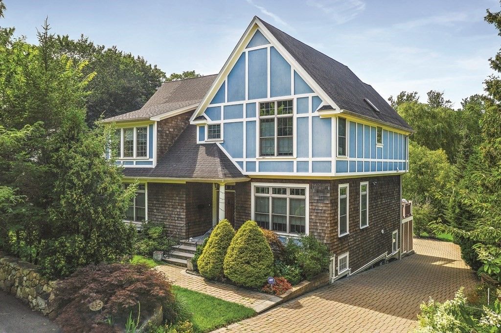 135 Lagrange St, Brookline, MA 02467