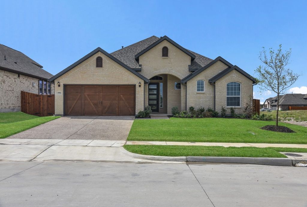 625 Red Maple Rd, Waxahachie, TX 75165