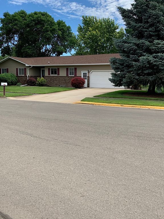 800 Plum Dr, Pierre, SD 57501 Trulia