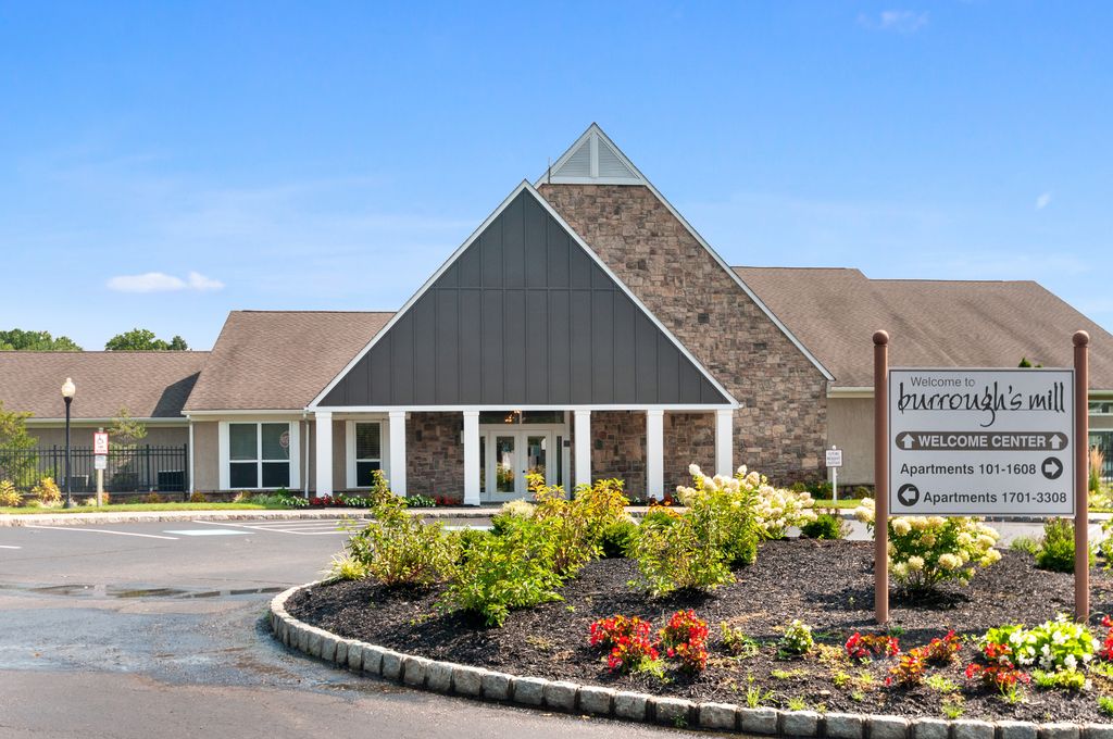 1 Burroughs Mill Cir, Cherry Hill, NJ 08002