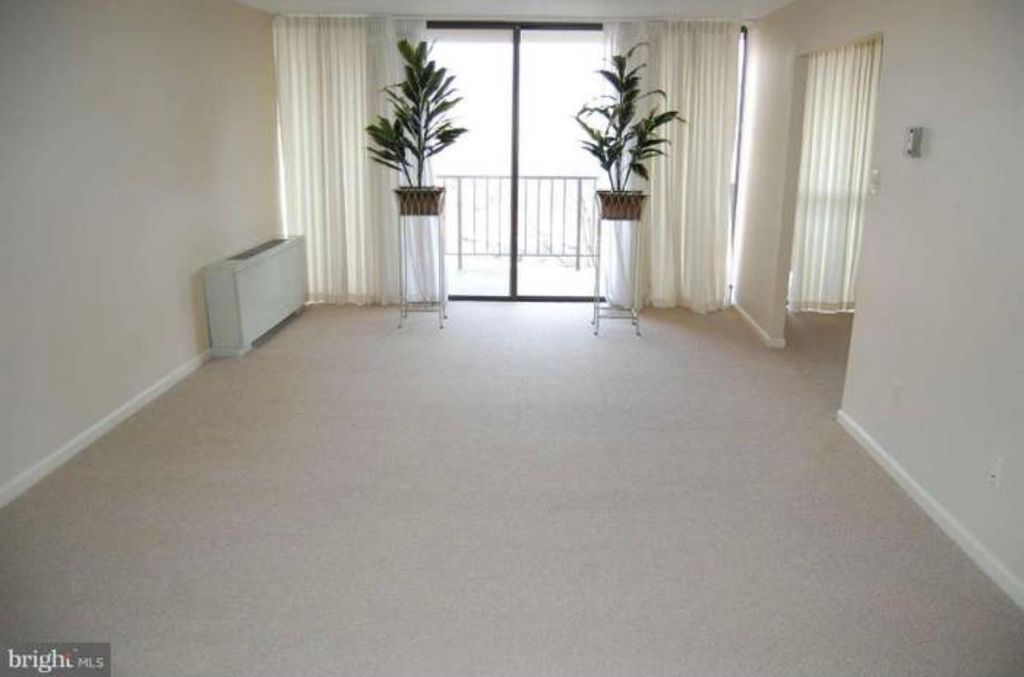 6100 Westchester Park Dr #702, College Park, MD 20740