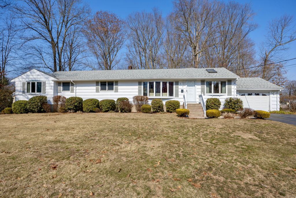 29 Shaw Dr, North Haven, CT 06473