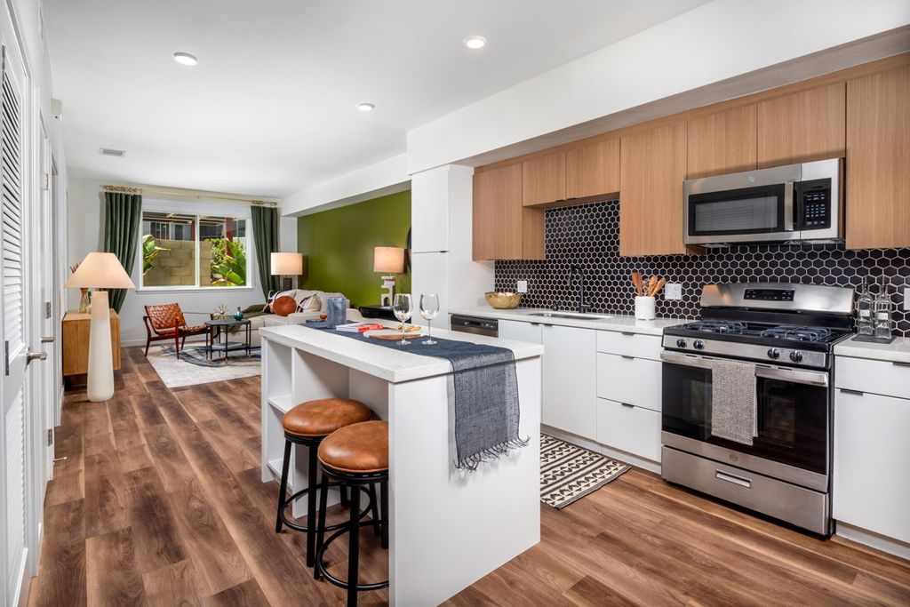 2727 Main Place Dr #422, Santa Ana, CA 92706