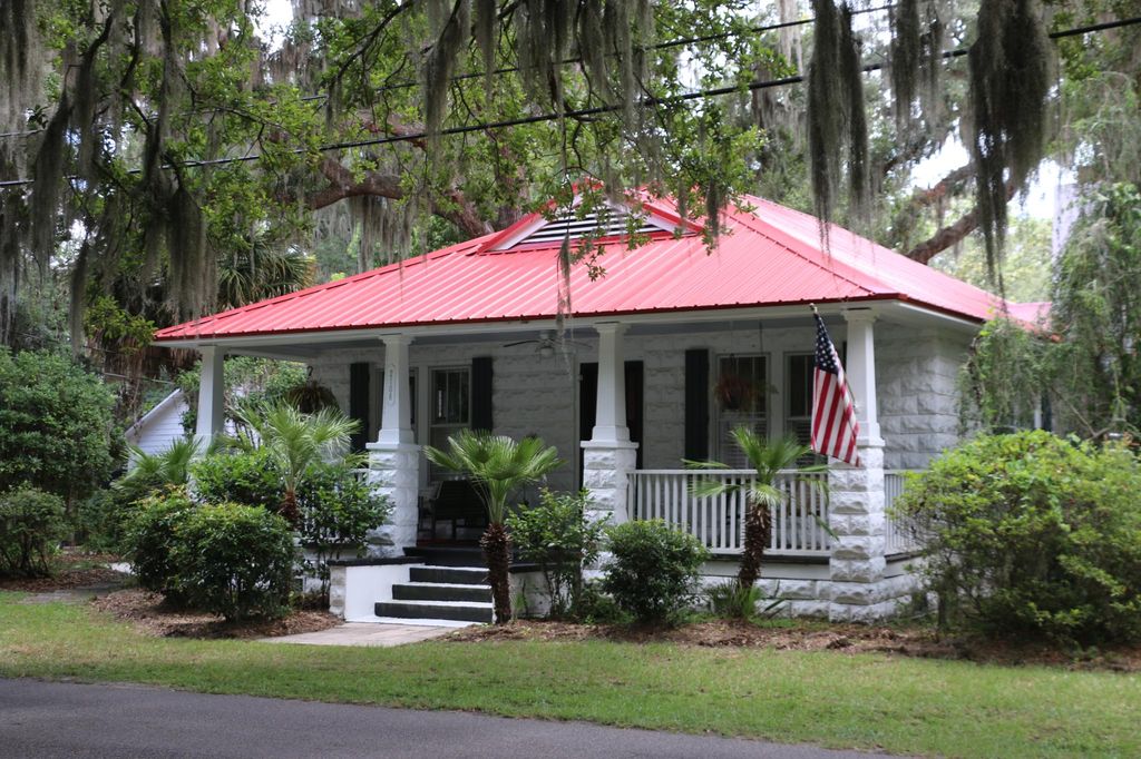 2106 North St, Beaufort, SC 29902