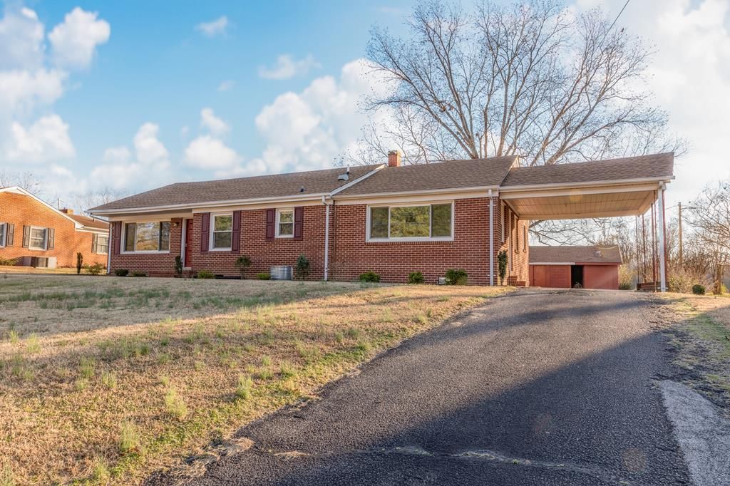 4204 E Atlantic St, Emporia, VA 23847