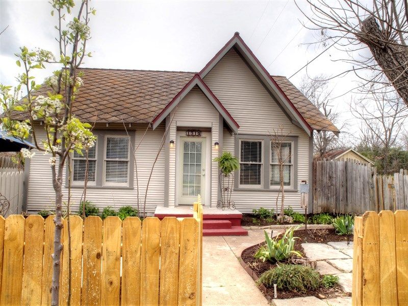 1315 Grace St, Taylor, TX 76574