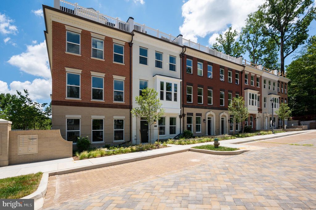 10326 Grosvenor Pl, Rockville, MD 20852