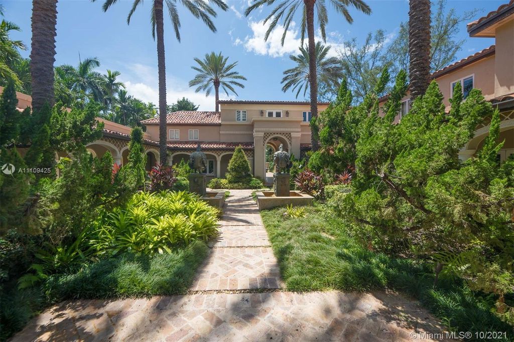 4411 Pine Tree Dr, Miami Beach, FL 33140