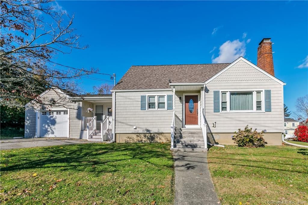 70 Linksview Pl, Stratford, CT 06614