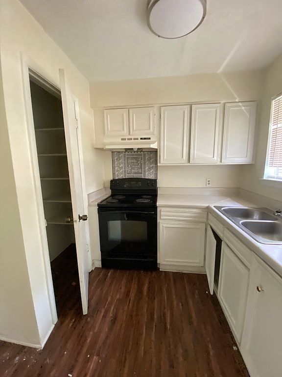 810 Brookhaven Dr, Lancaster, TX 75134