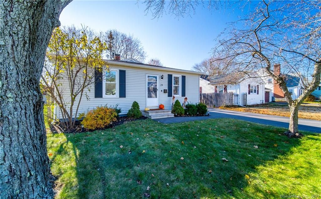 24 Fairview Ave, Plainville, CT 06062