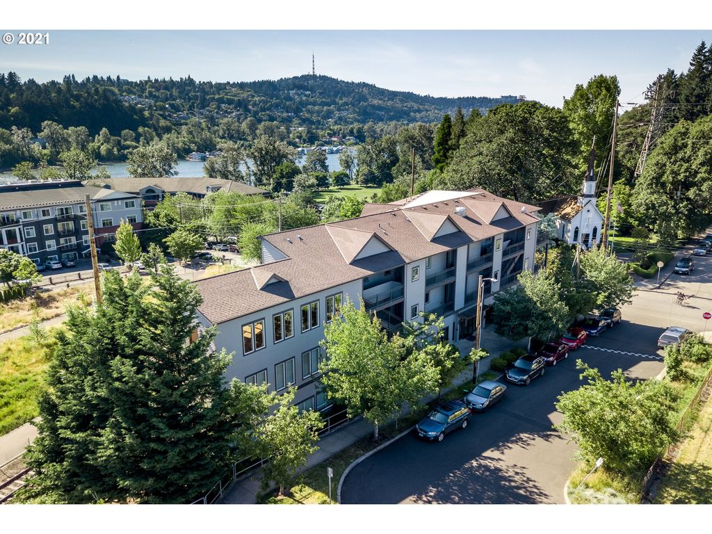 8065 SE Grand Ave #206, Portland, OR 97202