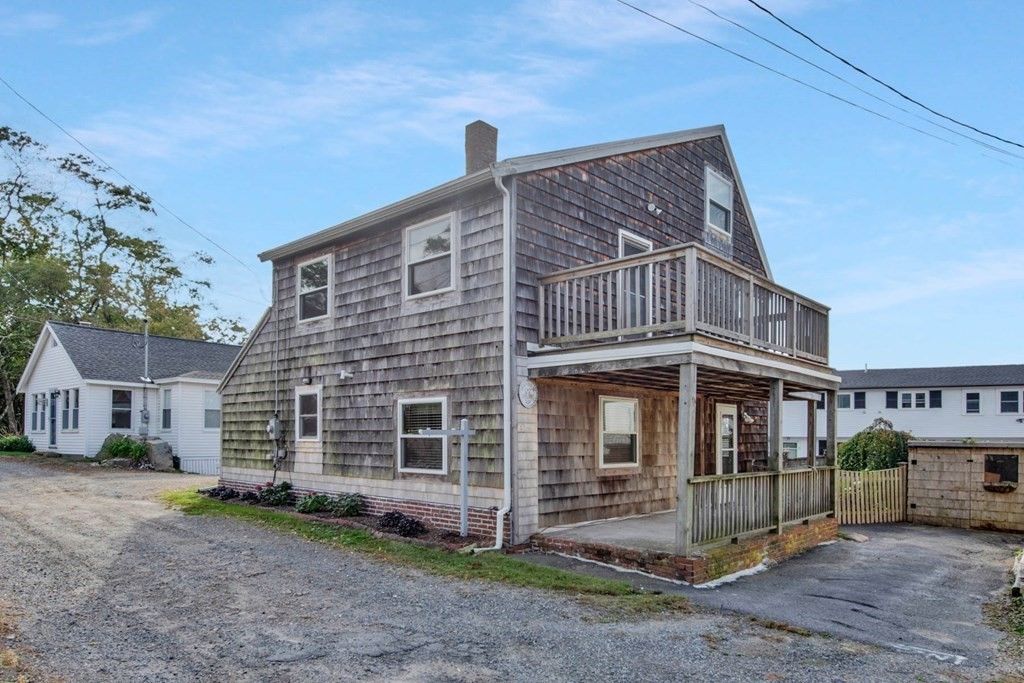 3 Locust Ln, Gloucester, MA 01930