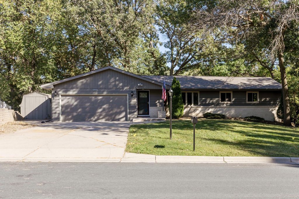 13515 Nicollet Ln, Burnsville, MN 55337