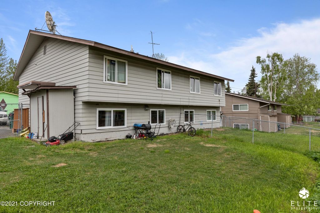 7821 Island Dr, Anchorage, AK 99504