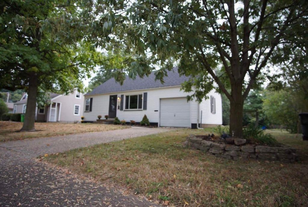 404 Orchard Ave NE, North Canton, OH 44720