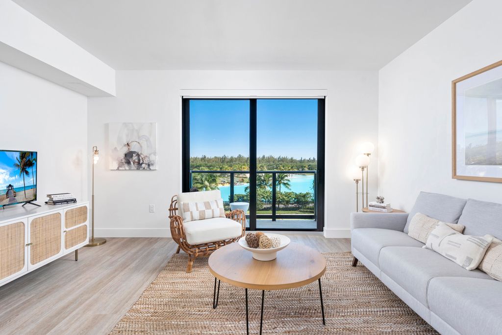 2201 Sola Mia Square Ln #417, Miami, FL 33181