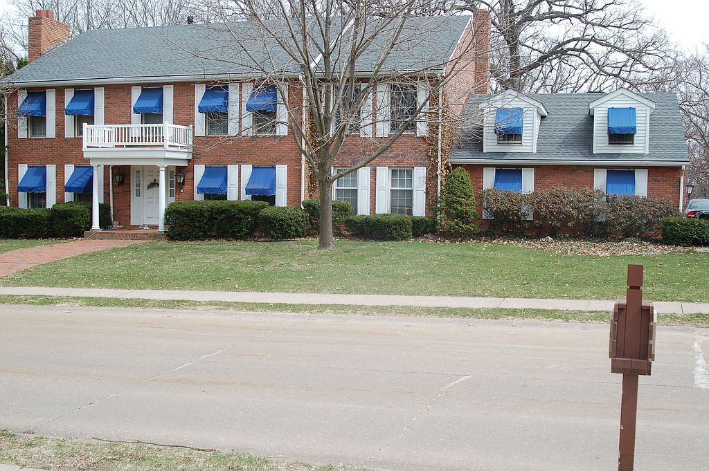 12 Velie Dr, Moline, IL 7 Bed, 6 Bath SingleFamily Home 12 Velie Dr, Moline, IL 7 Bed, 6 Bath SingleFamily Home