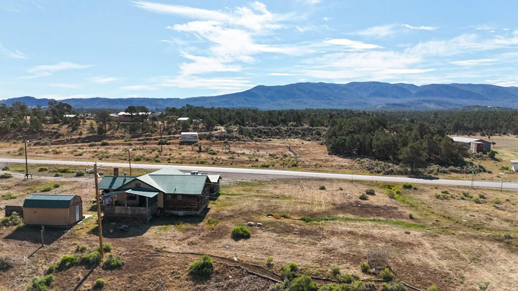 view 45th full size image of this home