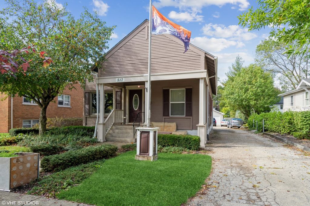517 N Loomis St, Naperville, IL 60563
