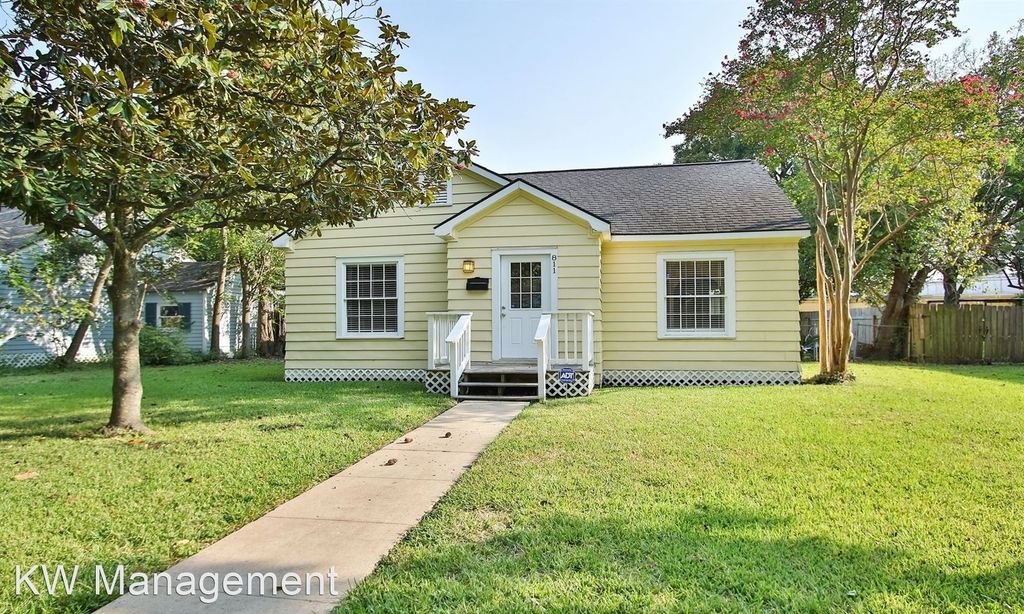 811 10th Ave N, Texas City, TX 77590