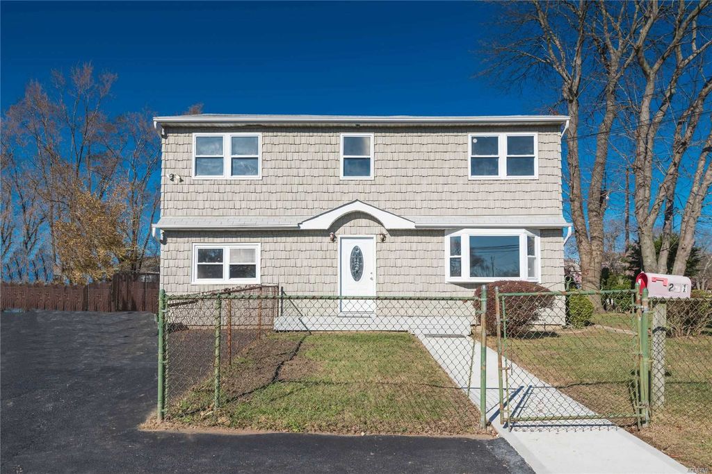 271 15th St, West Babylon, NY 7 Bed, 2 Bath SingleFamily Home Trulia