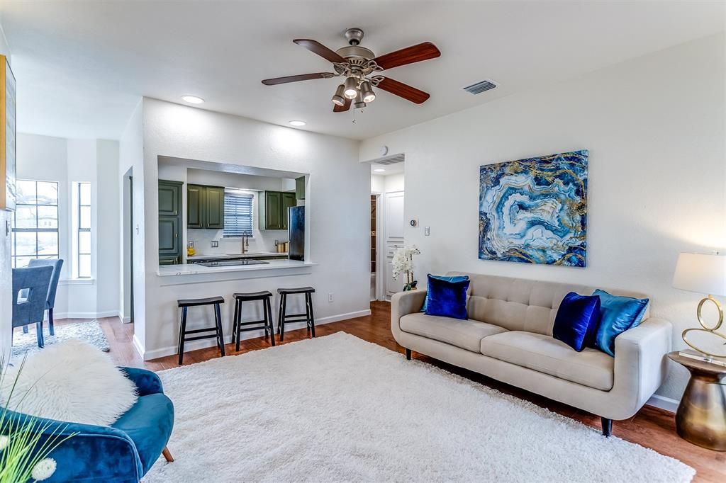 218 N Beacon St #102, Dallas, TX 75214