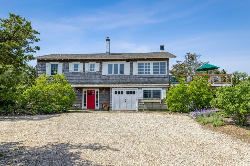 196 Dune Rd, Quogue, NY 11959