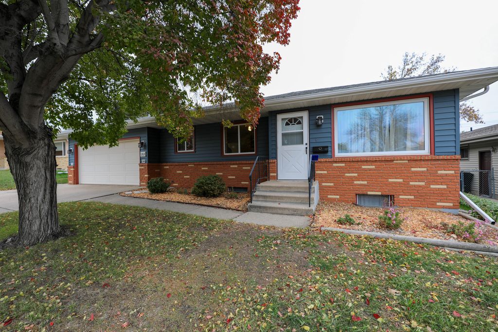 1313 N 21st St, Bismarck, ND 58501