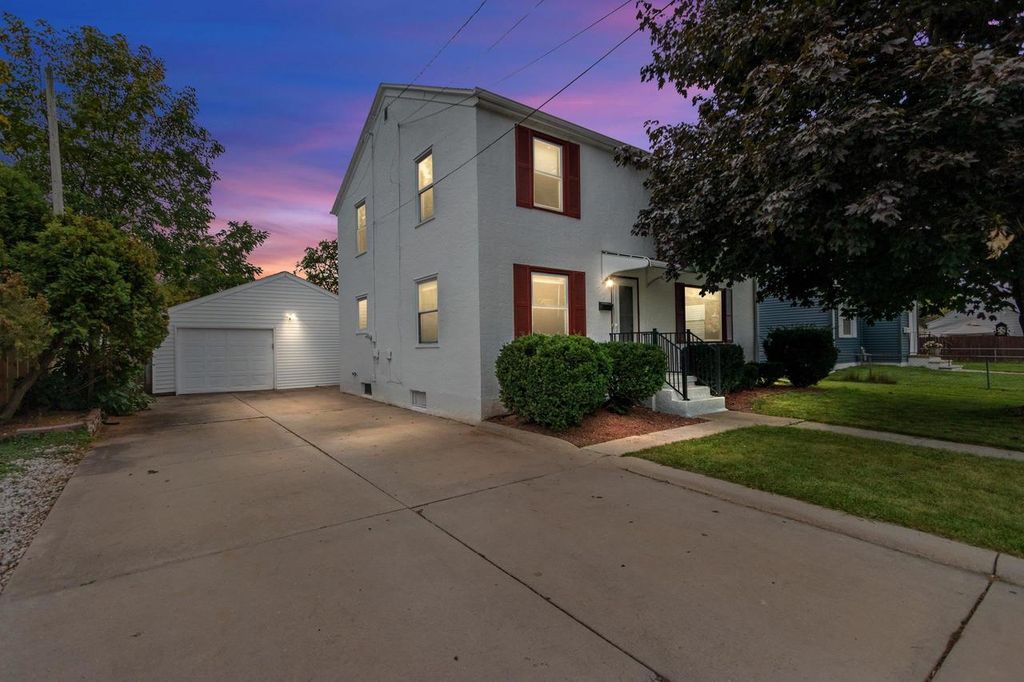 995 Roscoe St, Green Bay, WI 54304