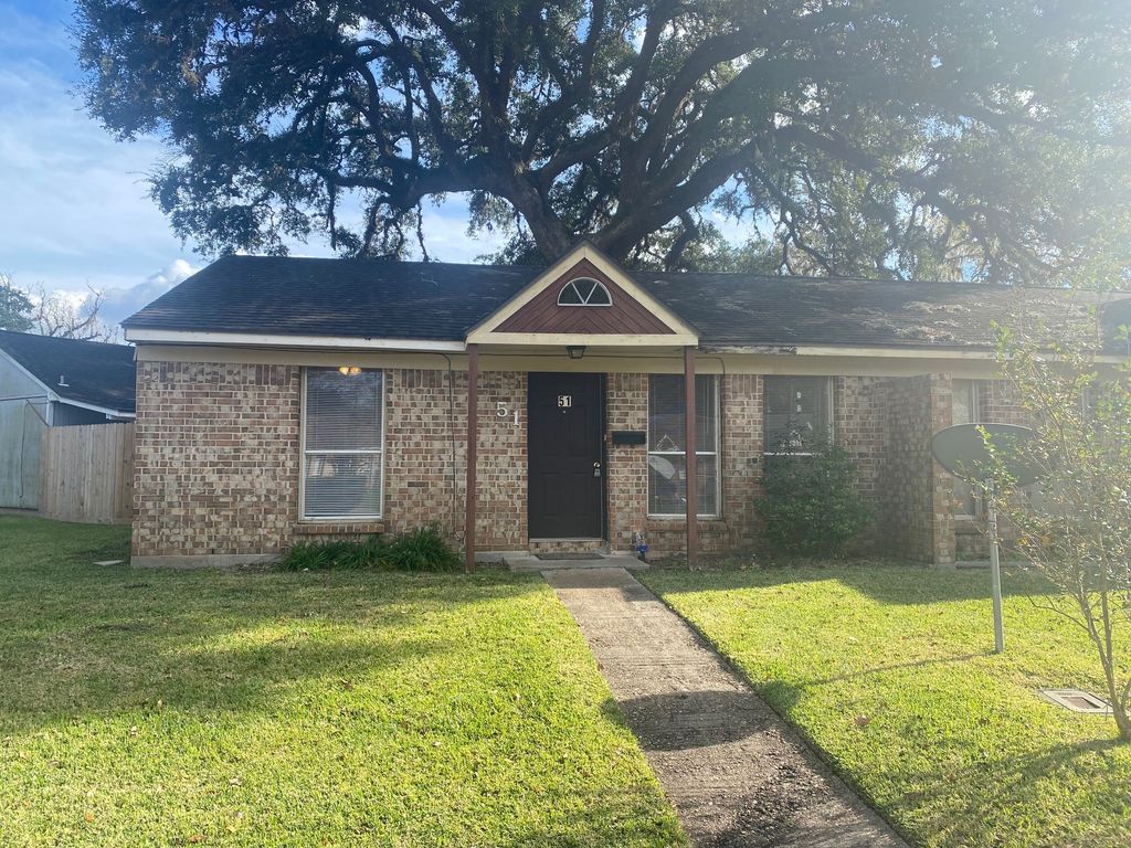 51 Fern Ct #1, Lake Jackson, TX 77566