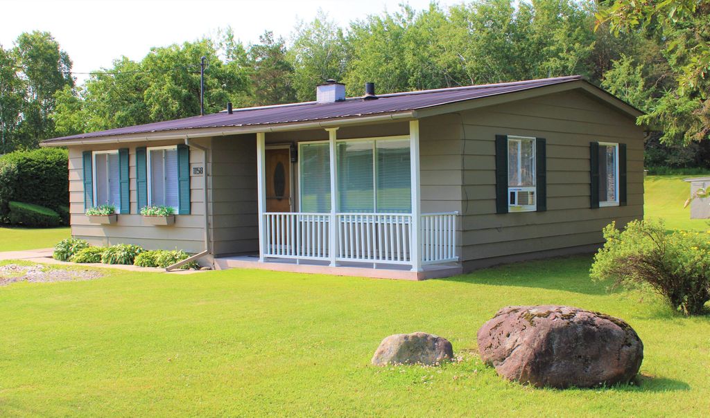 1158 E Spruce St, Sault Sainte Marie, MI 49783