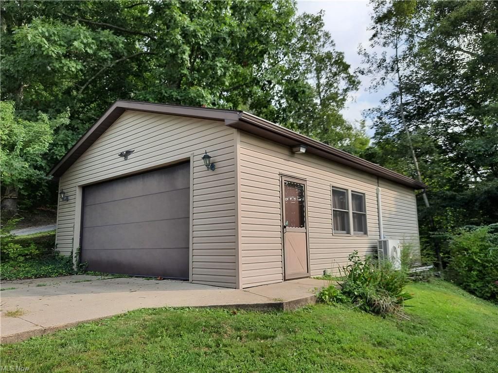 55471 Skyline Dr, Senecaville, OH 43780