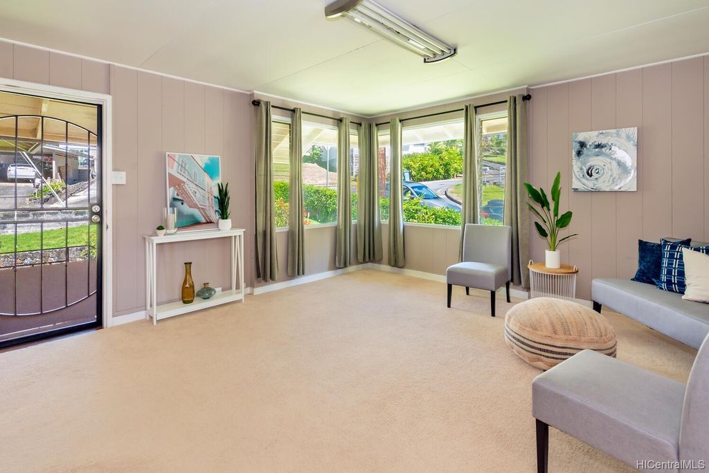 3044 Lono Pl, Honolulu, HI 96822