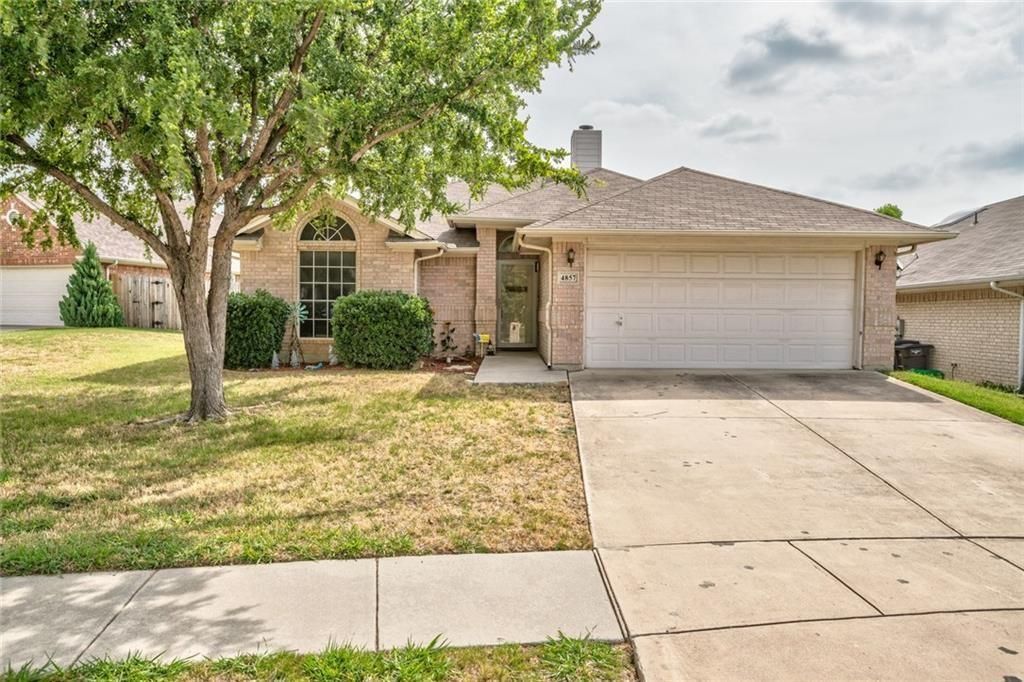 4857 Eagle Trace Dr, Fort Worth, TX 76244