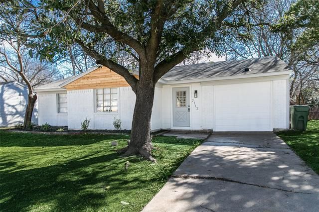 2112 Hedgerow St, Arlington, TX 76010