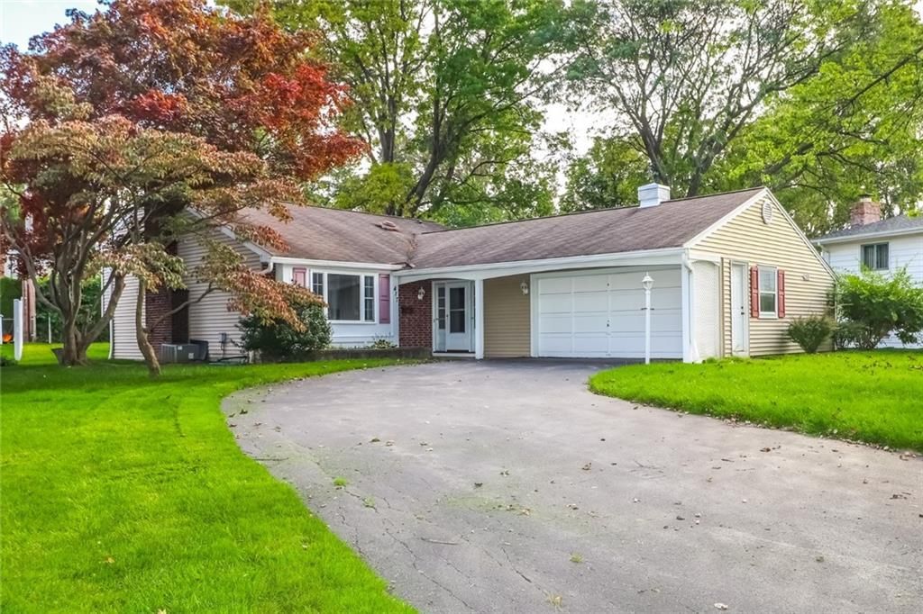 417 Meadowbriar Rd, Rochester, NY 14616