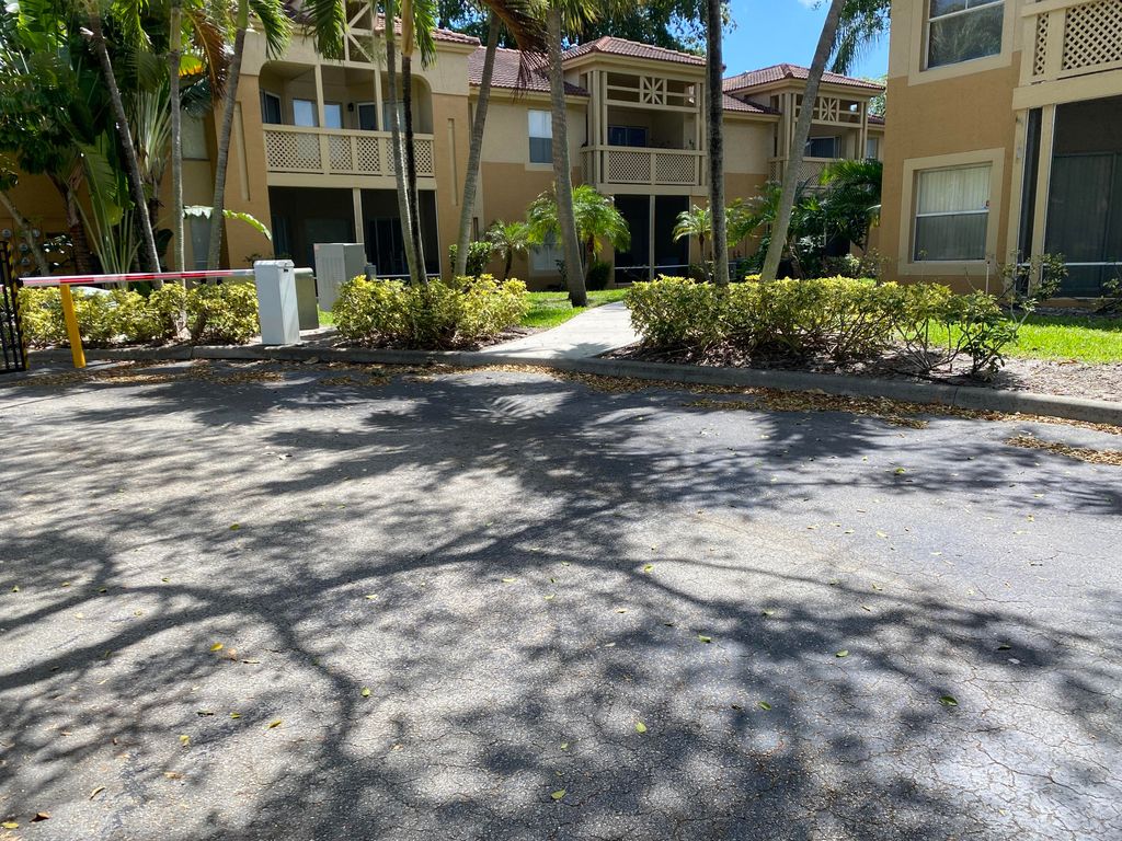 4767 Via Palm Lk #208, West Palm Beach, FL 33417