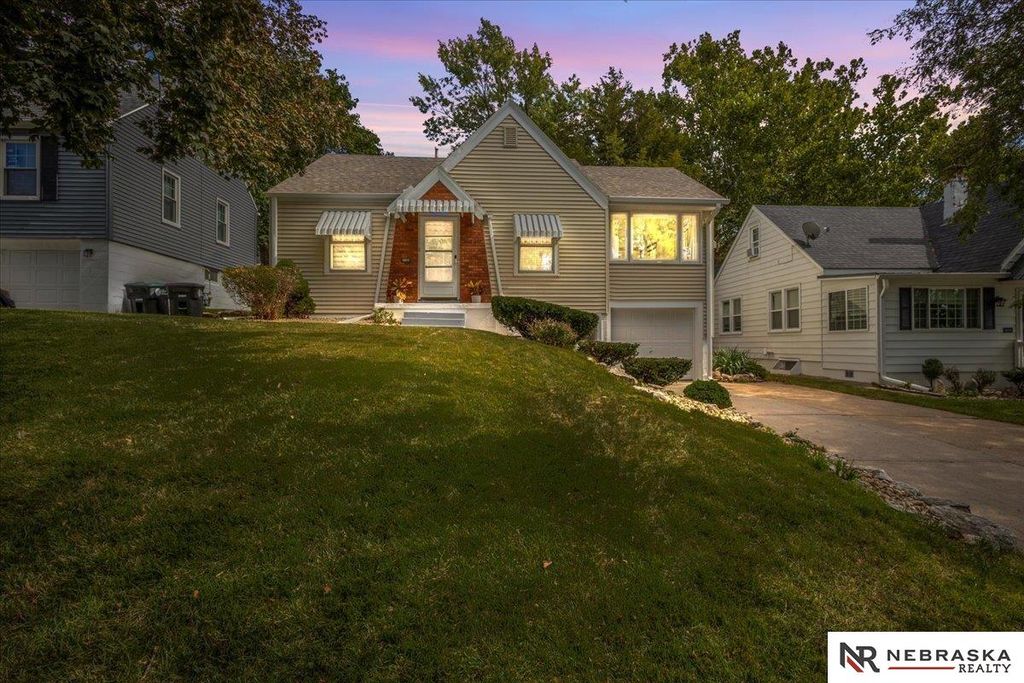 2137 S  61st Ave, Omaha, NE 68106