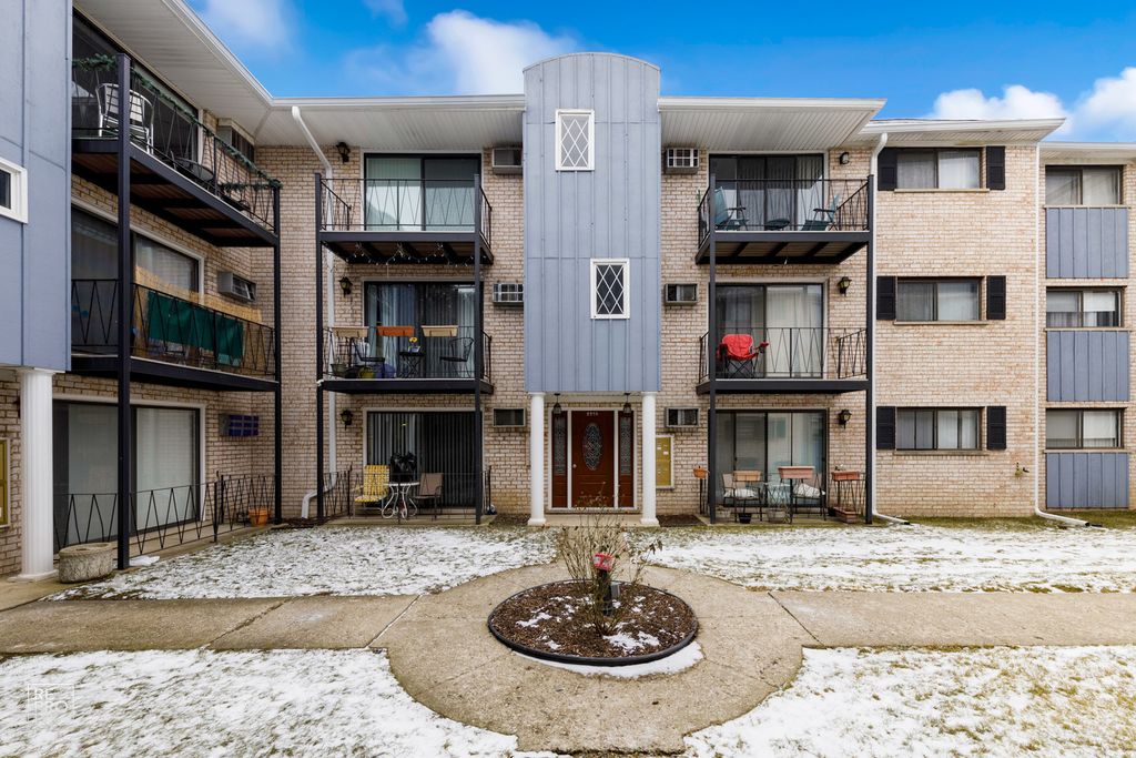 8519 W Catherine Ave #379, Chicago, IL 60656
