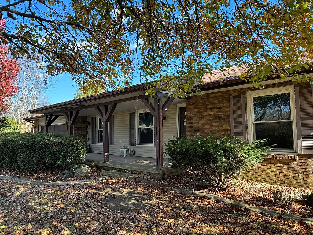 8 Manor Ln, Mattoon, IL 61938 Trulia