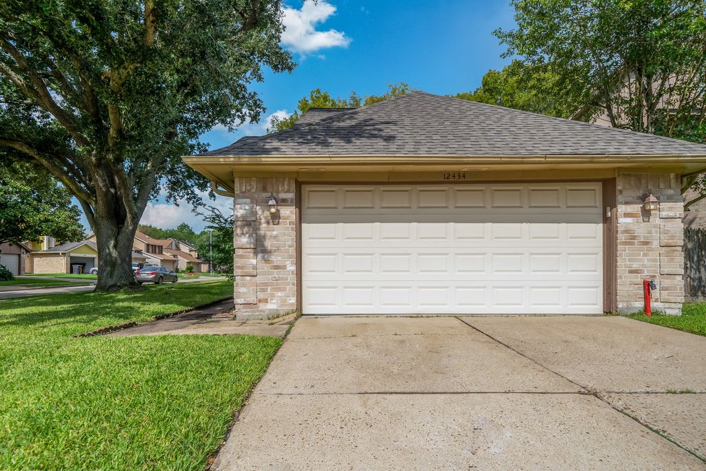 12434 Truesdell Dr, Houston, TX 77071