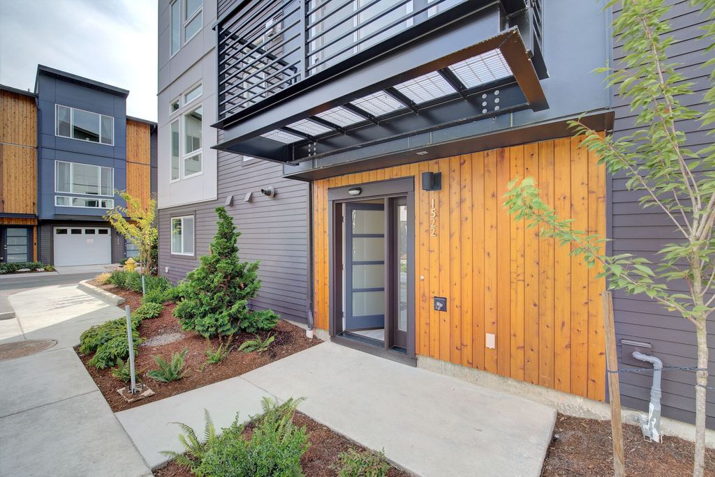 1522 139th Ln   NE, Bellevue, WA 98005