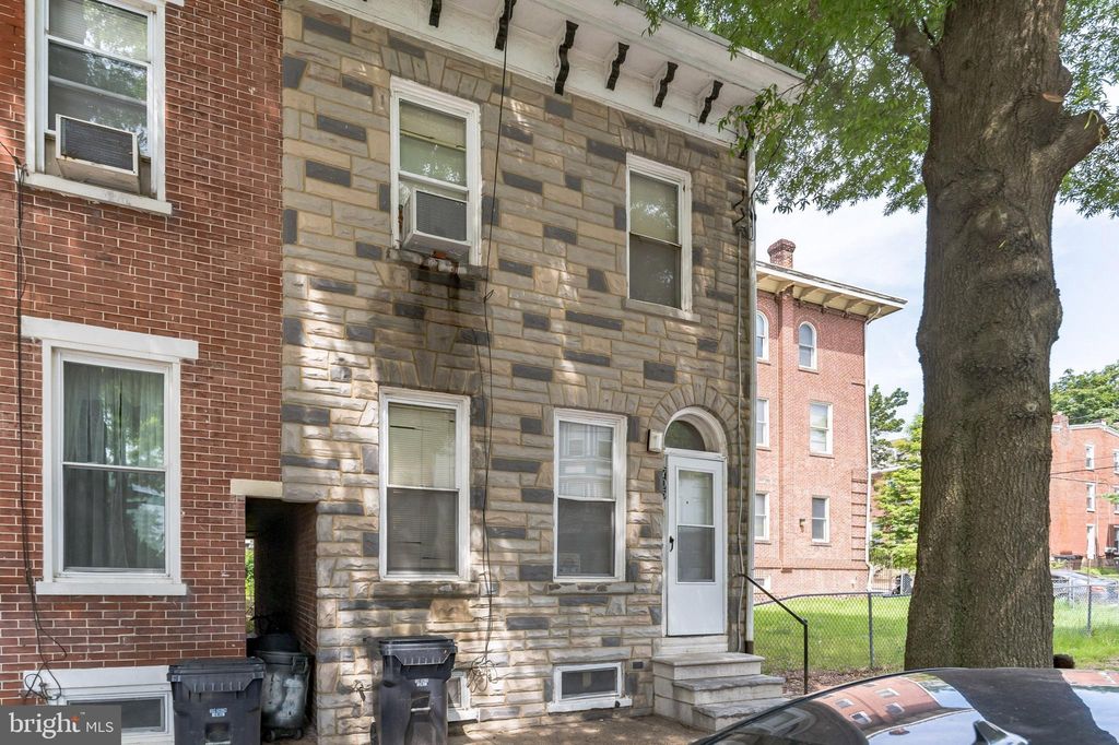 705 W 9th St, Wilmington, DE 19801