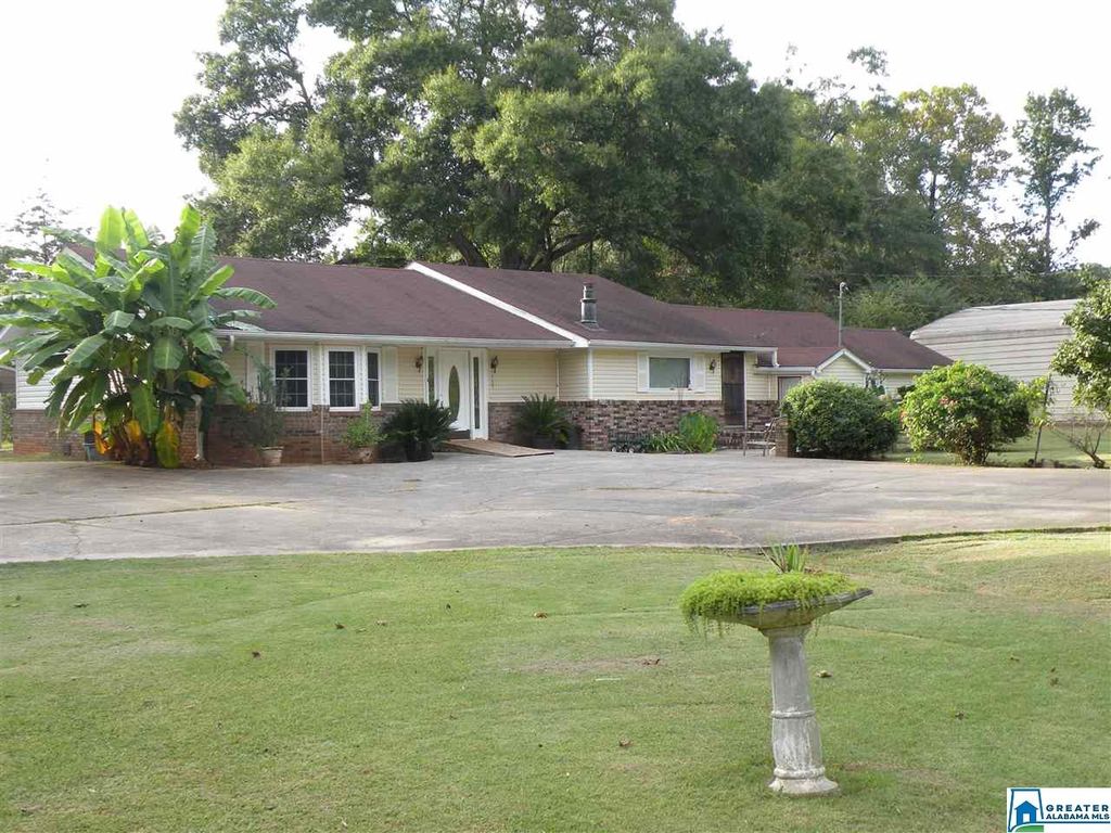 767 Hillcrest Rd, Sylacauga, AL 35150