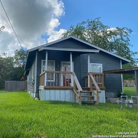 817 Aransas St, Kenedy, TX 78119