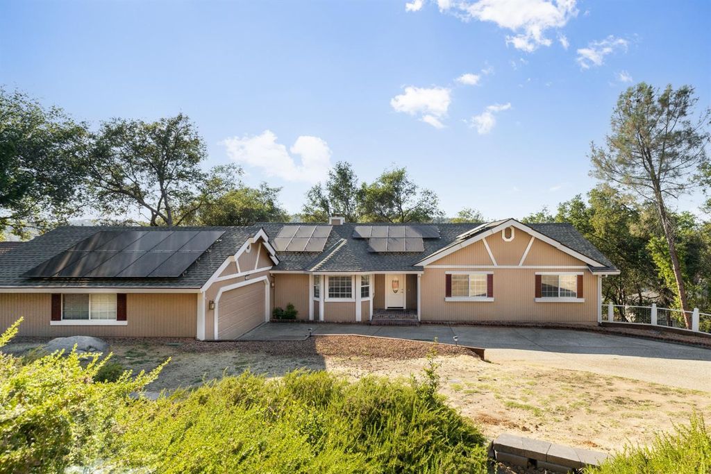 14048 Hemlock Dr, Penn Valley, CA 95946