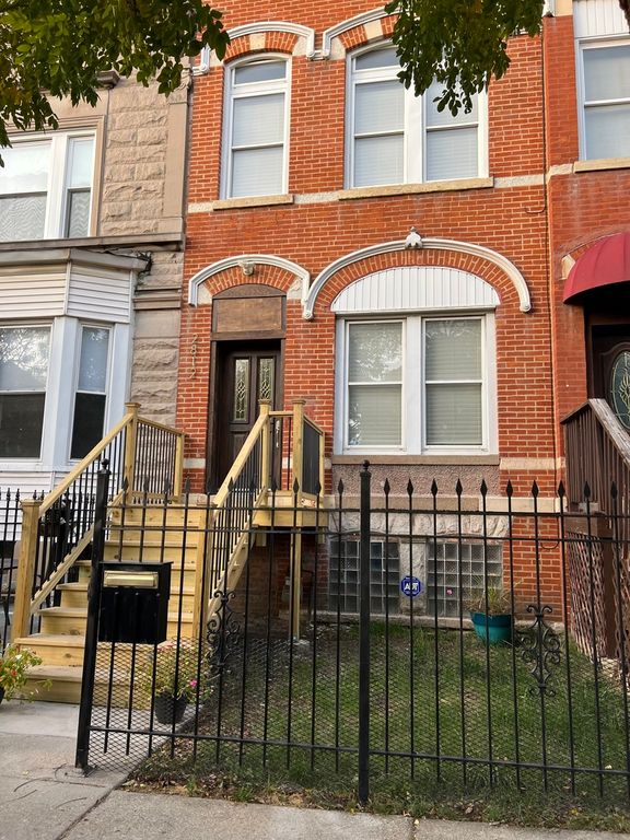 2812 W Warren Blvd, Chicago, IL 60612