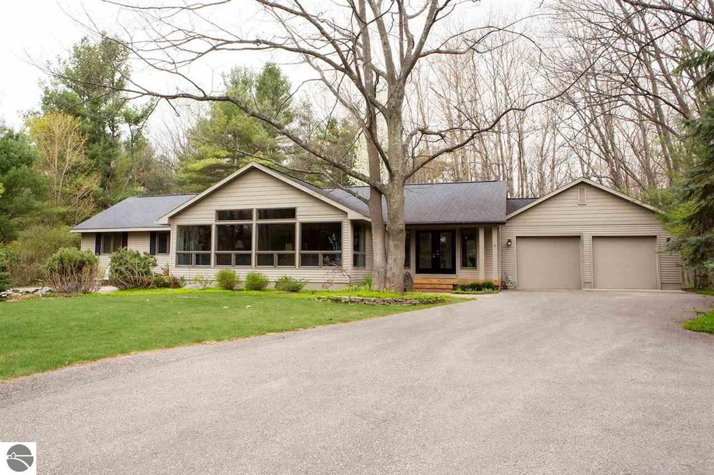 9922 N Long Lake Rd, Traverse City, MI 49685