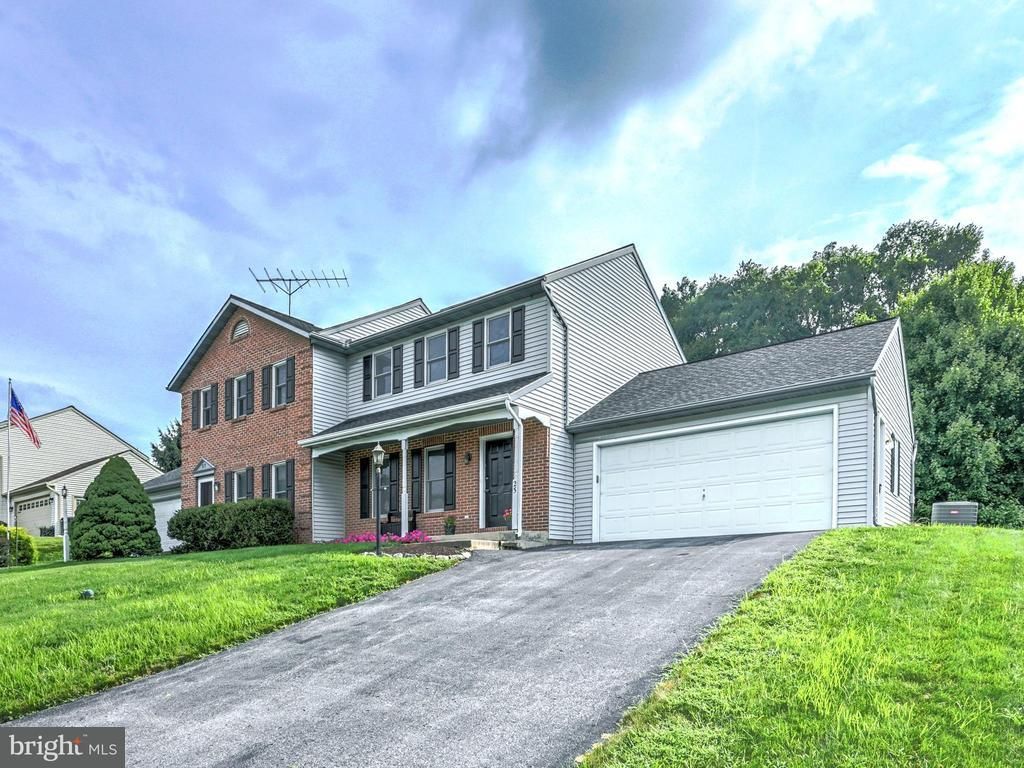 25 Rolling Hill Dr, Lititz, PA 3 Bed, 2 Bath SingleFamily Home 27